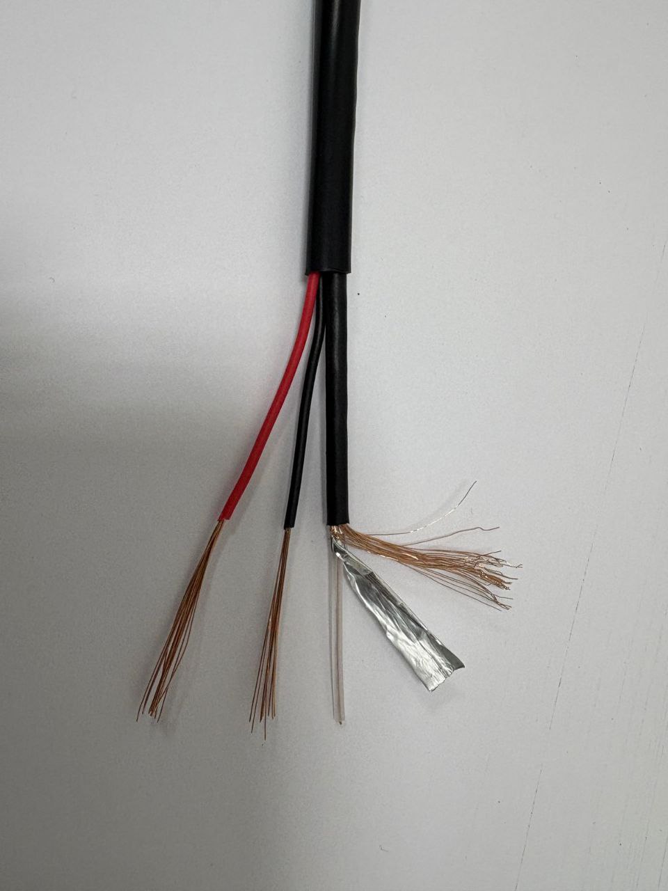 Коаксиальный кабель КВК черного цвета 2 жилы питания, 0,5 мм (КВК-П-2х0,5 ЛМ)